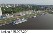 Чебоксары - речной порт (аэросъемка 2022 года) Стоковое видео, видеограф Владислав Самошкин / Фотобанк Лори