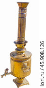 Старый большой латунный самовар на белом фоне. Old metallic big samovar on white background. Стоковое фото, фотограф Татьяна Д / Фотобанк Лори