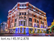 Доходный дом Хомякова,  Кузнецкий мост, Новый год и Рождество, Москва. Редакционное фото, фотограф Baturina Yuliya / Фотобанк Лори