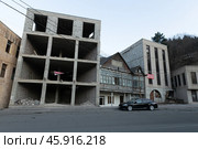 Старый дом и недостроенные современные дома. Дилижан, Армения. Стоковое фото, фотограф Evgenia Shevardina / Фотобанк Лори