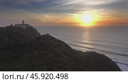Lighthouse at Cape Roca at sunset, Portugal (2019 год). Стоковое видео, видеограф Михаил Коханчиков / Фотобанк Лори
