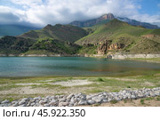 Фрагмент горного озера Гижгит. Кабардино-Балкария (2023 год). Стоковое фото, фотограф Анна Карасева / Фотобанк Лори