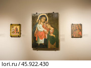 Невьянская икона, невьянская школа иконописи. экспозиция Екатеринбургского музея изобразительных искусств. Nevyanskaya icon, Nevyanskaya school of icon painting. the exposition of the Yekaterinburg Museum of Fine Arts (2011 год). Редакционное фото, фотограф Юрий Карачев / Фотобанк Лори