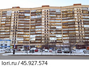Старый мнгоквартирный дом. Город Тюмень. Улица Республики, дом 92. Редакционное фото, фотограф Александр Тараканов / Фотобанк Лори