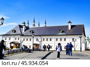 Город Казань. Кремль. Братский корпус (2024 год). Редакционное фото, фотограф Александр Тараканов / Фотобанк Лори