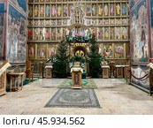 Иконостас. Троицкий собор в Александровской слободе (1565), ансамбль Успенского монастыря. Россия, город Александров, Владимирская область. Редакционное фото, фотограф Щеголева Ольга / Фотобанк Лори