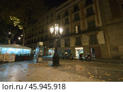 Barcelona, Catalonia / Spain - November 25 2018: Night image of the main city street / Rambla. Редакционное фото, фотограф YuryKara / Фотобанк Лори
