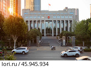 Административное здание в городе Ухань, Китай (2024 год). Редакционное фото, фотограф Кекяляйнен Андрей / Фотобанк Лори