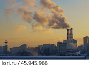 Трубы одной из Московских ТЭЦ зимой (2019 год). Стоковое фото, фотограф YuryKara / Фотобанк Лори