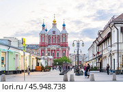 Church of the Holy Martyr Clement Pope of Rome in Zamoskvorechye, spring evening (2024 год). Редакционное фото, фотограф Ирина Мойсеева / Фотобанк Лори