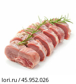Raw turkey osso buco medallions with rosemary and peppercorns on white background. Стоковое AI-изображение, AI-художник Иван Рябоконь / Фотобанк Лори