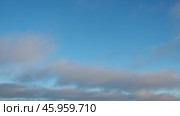 Observe dynamic flow of clouds against a vibrant blue sky, real time capture. Experience gradual shifts in skyscape during different moments in the day. Weather forecast. Climate change. Slow motion. Стоковое видео, видеограф Юлия Петровская / Фотобанк Лори