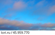 Observe dynamic flow of clouds against a vibrant blue sky, real time capture. Experience gradual shifts in skyscape during different moments in the day. Weather forecast. Climate change. Slow motion. Стоковое видео, видеограф Юлия Петровская / Фотобанк Лори