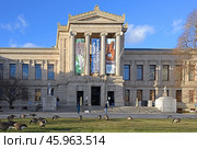 Museum of Fine Arts (MFA Boston), art museum in Boston, Massachusetts, on sunny winter day (2015 год). Редакционное фото, фотограф Валерия Попова / Фотобанк Лори