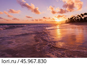 Atlantic Ocean coast at sunrise, Bavaro beach, Dominican Republic (2020 год). Стоковое фото, фотограф EugeneSergeev / Фотобанк Лори