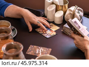 Женская рука с метафорическими картами. Стоковое фото, фотограф Elena Kotova / Фотобанк Лори