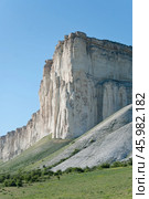 Белая скала Ак-Кая в Белогорском районе Крыма, вид на главный гребень (2010 год). Стоковое фото, фотограф Snezka / Фотобанк Лори