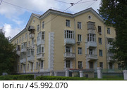 Жилой дом 1955 года постройки. Башкирия, Уфа, улица Нежинская, 3 (2019 год). Стоковое фото, фотограф Алексей Иванов / Фотобанк Лори