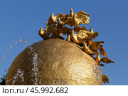 Фонтан Глобус. Автор Зураб Церетели. Тбилиси, Грузия. Редакционное фото, фотограф Evgenia Shevardina / Фотобанк Лори