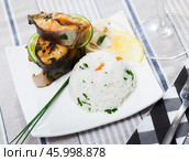 Baked trout steaks with rice. Стоковое фото, фотограф Яков Филимонов / Фотобанк Лори