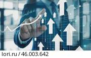 Businessman and growing graph investment. Finance save. Success, growth wealth stock market. Business in the digital age. Trading chart in financial concepts. Prosperity. Cryptocurrency. Technology. Стоковое AI-видео, аниматор Марина Демидюк / Фотобанк Лори