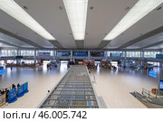 Cam Ranh International Airport indoors, Vietnam (2015 год). Редакционное фото, фотограф Александр Подшивалов / Фотобанк Лори