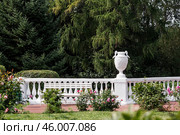 Moscow region, Leninskie Gorki, August 23, 2024. The Lenin Historical Museum-Reserve "Gorki" is the museum of V. I. Lenin, where the Soviet leader died in 1924. The architecture of the park on a summer day. Редакционное фото, фотограф Photojuli / Фотобанк Лори