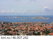 View of the islands and the sea from the heights of the city. Вид с воздуха на Марсель и Фриульские острова, View of Marseille, France. Guided tour of Marseille, France.  Vision of Marseille, France. Panoramic view of Marseille, France. Стоковое фото, фотограф Анна Чижова / Фотобанк Лори