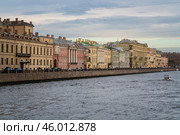Historical buildings on the Fontanka River Embankment: Kochubey's Mansion, the Houses of Pashkov, Golitsyn, Gromov and Bezobrazov on a summer day, Saint Petersburg, Russia. Стоковое фото, фотограф Ula Ulachka / Фотобанк Лори