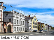 Улица Габдуллы Тукая, дома 75-79. Город Казань. Республика Татарстан. Россия (2024 год). Стоковое фото, фотограф Александр Тараканов / Фотобанк Лори