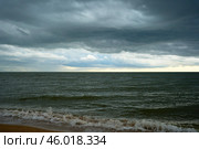 Пасмурный день у моря. Стоковое фото, фотограф Александр Тимохин / Фотобанк Лори