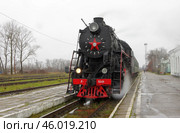 Паровоз Л-5248 с реторо-поездом "Селигер" на станции Осташков, Тверская область (2019 год). Редакционное фото, фотограф Алексей Иванов / Фотобанк Лори