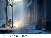 Уличная жизнь бездомного человека в зимнем городе. Вечер с туманом, закрывающим стены домов и горящим мусором. Стоковое AI-изображение, AI-художник Сергей Никифоров-Гордеев / Фотобанк Лори