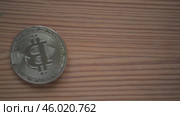 Bitcoin spinning Coin Placed on a Wooden Surface, Digital Ass et Revolution. Стоковое видео, видеограф Степанов Григорий / Фотобанк Лори