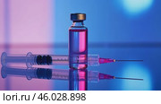 Glass ampoule with clear pink liquid and a syringe. Syringe next to the vial. Medicine bottle. Syringe of botulinum toxin, hualuronic, collagen or flu on a blue medical laboratory background. Close Up. Стоковое AI-видео, аниматор Марина Демидюк / Фотобанк Лори
