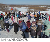 Национальный праздник масленица. Народный хоровод. Редакционное фото, фотограф Катерина Романова / Фотобанк Лори