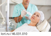 Using skin scrubber. Стоковое фото, фотограф Яков Филимонов / Фотобанк Лори