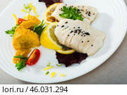 Codfish steamed and served with boiled corn, herbs and lemon. Стоковое фото, фотограф Яков Филимонов / Фотобанк Лори