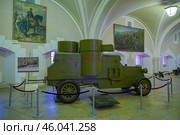 Старинный российский бронеавтомобиль на британском шасси Остин в Военно-историческом  музее артиллерии, инженерных войск и войск связи. Санкт-Петербург. Редакционное фото, фотограф Виктор Карасев / Фотобанк Лори