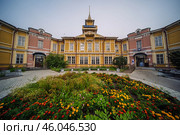 Chita, Russia - August 9, 2021: The building of the postal and telegraph office was built according to the project of architect Maximilian Yurievich Arnold in 1893. Редакционное фото, фотограф Mikhail Davidovich / Фотобанк Лори