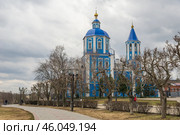 Tambov, Russia, April 1, 2023: Intercession (Pokrovsky) Cathedral, stone two-story three-altar church with Pyatnitsky chapels of 1763 on Kronstadt Square. Редакционное фото, фотограф Алексей Антипов / Фотобанк Лори