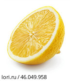 Juicy lemon half showing refreshing pulp and rind. Стоковое AI-изображение, AI-художник Иван Рябоконь / Фотобанк Лори