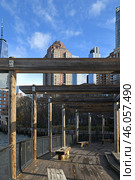 South Cove Park, park in Battery Park City. It's collaboration between landscape architect Susan Child, artist Mary Miss and architect Stan Eckstut. New York City. Редакционное фото, фотограф Валерия Попова / Фотобанк Лори