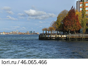 Huson River Promenade in South Cove Park, Battery Park. Manhattan, NYC. Стоковое фото, фотограф Валерия Попова / Фотобанк Лори