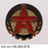 Значок металлический "AF "Фестиваль искусств трудящихся рабочих" ГДР". Германия " Редакционное фото, фотограф Максим Гулячик / Фотобанк Лори