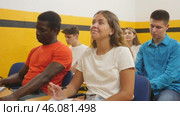 Young woman sitting at desk in classroom of school for taxi drivers. Стоковое видео, видеограф Яков Филимонов / Фотобанк Лори
