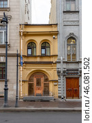 Строение на Гагаринской улице, 3Д. Считается самым маленьким домом в Санкт-Петербурге. Редакционное фото, фотограф Румянцева Наталия / Фотобанк Лори