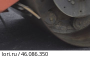 Road construction, asphalt laying, black mixture, equipment строительство дороги, укладка асфальта, черная смесь, техника. Стоковое видео, видеограф Опока Алексей / Фотобанк Лори