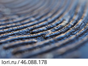 Wet black painted metal surface with concentric circular grooves. Стоковое AI-изображение, AI-художник Иван Рябоконь / Фотобанк Лори