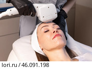 Anti-aging procedures. Woman receiving facial beauty treatment, removing pigmentation at cosmetic clinic. Phototherapy, photorejuvenation, IPL in a beauty salon. Skin care concept. High quality photo. Стоковое фото, фотограф Ирина Михайличенко / Фотобанк Лори